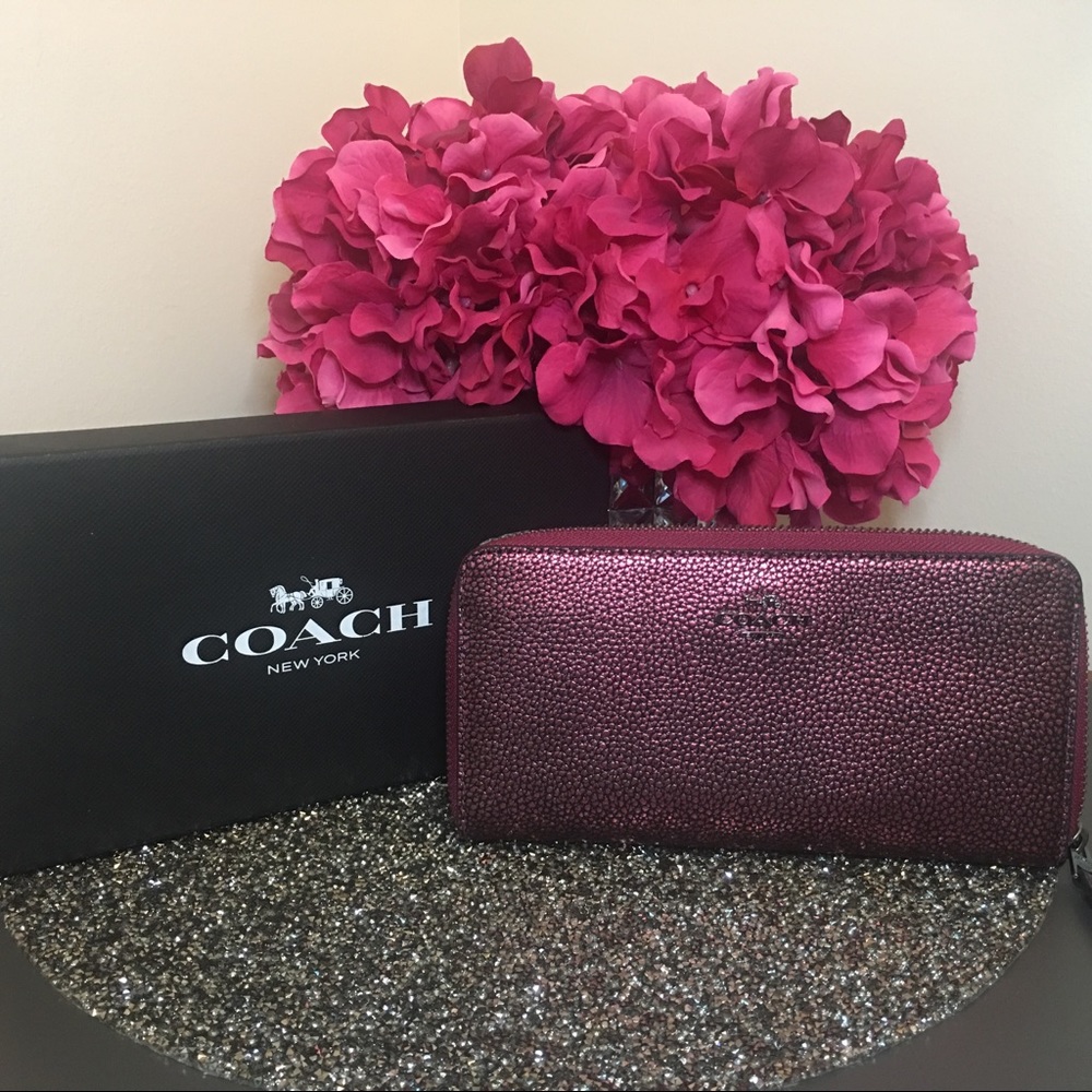 Coach Accordion Zip Phone Wallet